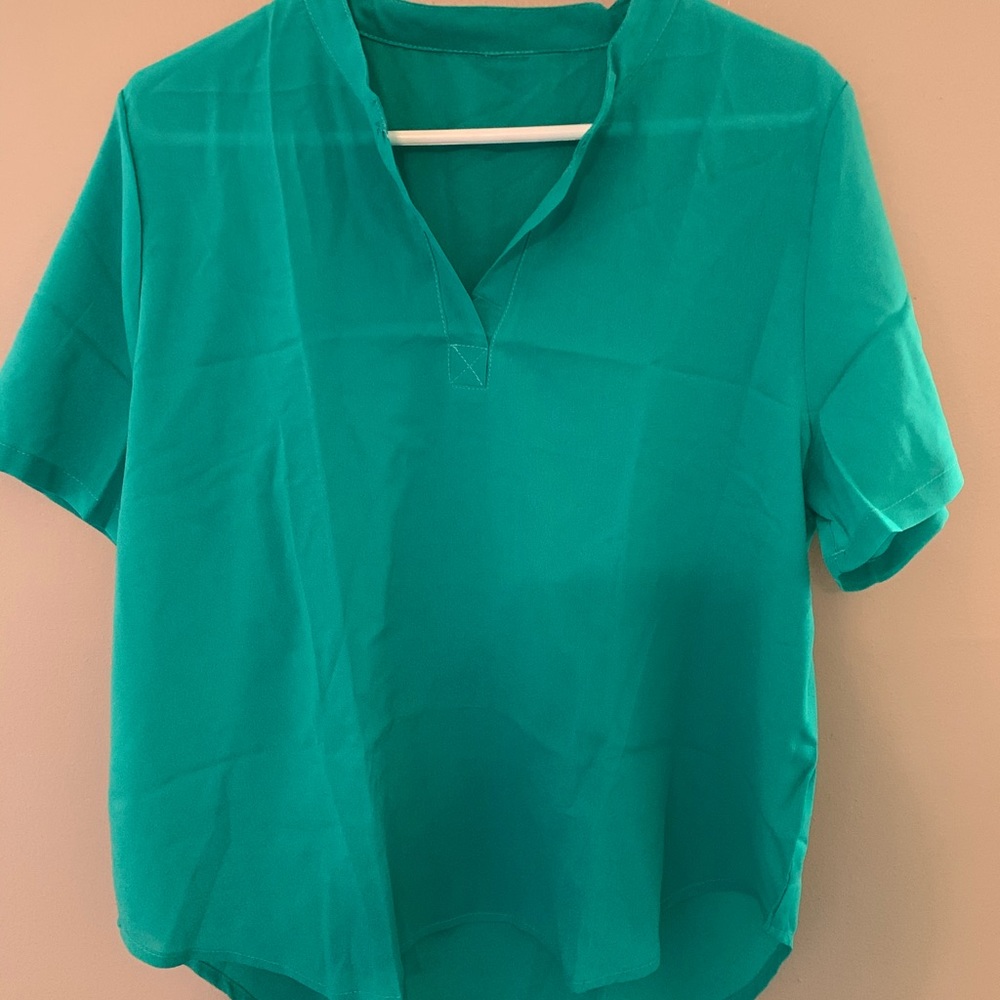 NWOT fits like 1X cool summer blouse